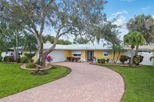 6711 Avenue C, Sarasota, FL 34231 - Photo 1