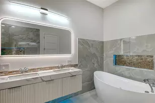 2483 Bay St, Sarasota, FL 34237 - Photo 36