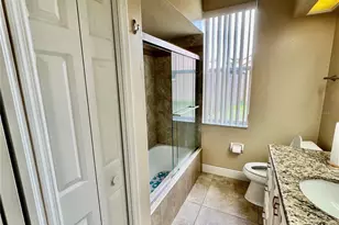 3715 72nd Ave E, Sarasota, FL 34243 - Photo 18