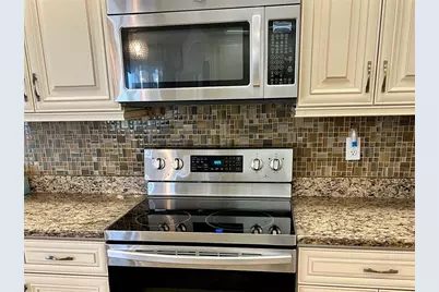 3715 72nd Ave E, Sarasota, FL 34243 - Photo 8