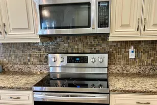 3715 72nd Ave E, Sarasota, FL 34243 - Photo 8