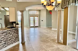 3715 72nd Ave E, Sarasota, FL 34243 - Photo 2