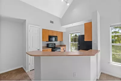 5611 Bidwell Parkway #204, Sarasota, FL 34233 - Photo 8