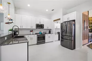 8051 36th St Cir E, Sarasota, FL 34243 - Photo 10