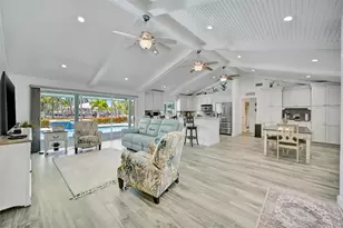 514 Key Royale Dr, Holmes Beach, FL 34217 - Photo 10