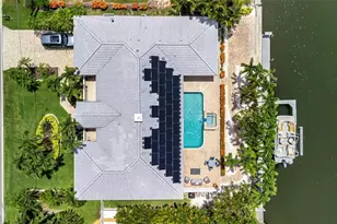 514 Key Royale Dr, Holmes Beach, FL 34217 - Photo 6