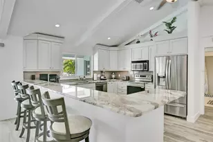 514 Key Royale Dr, Holmes Beach, FL 34217 - Photo 16