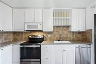 5387 Huntingwood Ct, Sarasota, FL 34235 - Photo 10