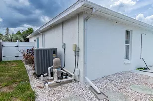 906 Wee Burn Pl, Sarasota, FL 34243 - Photo 32