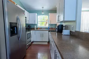 906 Wee Burn Pl, Sarasota, FL 34243 - Photo 10