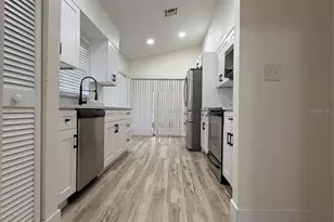 339 Pembroke Ln S, Venice, FL 34293 - Photo 4