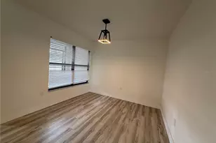 339 Pembroke Ln S, Venice, FL 34293 - Photo 8