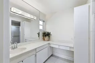 5451 Golf Pointe Dr, Sarasota, FL 34243 - Photo 20
