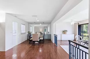 5451 Golf Pointe Dr, Sarasota, FL 34243 - Photo 14