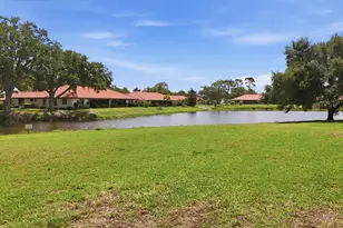 5451 Golf Pointe Dr, Sarasota, FL 34243 - Photo 8