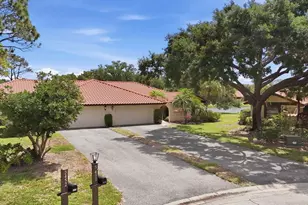 5451 Golf Pointe Dr, Sarasota, FL 34243 - Photo 6