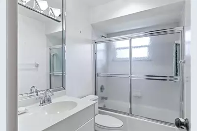 5451 Golf Pointe Drive #V-225, Sarasota, FL 34243 - Photo 22