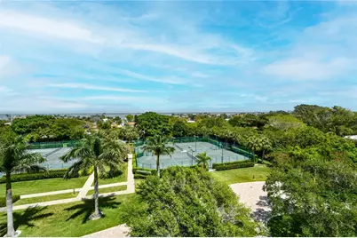 1211 Gulf Of Mexico Drive #302, Longboat Key, FL 34228 - Photo 32