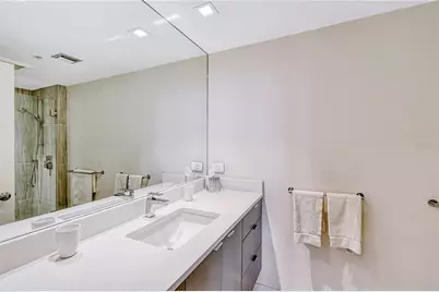 1211 Gulf Of Mexico Drive #302, Longboat Key, FL 34228 - Photo 26
