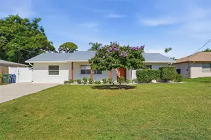 2600 Cambridge Dr, Sarasota, FL 34232 - Photo 2