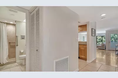 835 S Osprey Avenue #201, Sarasota, FL 34236 - Photo 2