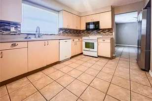 2137 Roselawn St, Sarasota, FL 34231 - Photo 6