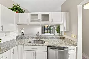 3446 Beekman Pl, Sarasota, FL 34235 - Photo 10
