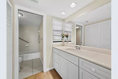 5260 Gulf Of Mexico Drive #413, Longboat Key, FL 34228 - Photo 16