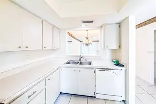 2604 Woodgate Ln, Sarasota, FL 34231 - Photo 12