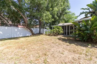 8232 Country Oaks Court, Sarasota, FL 34243 - Photo 10