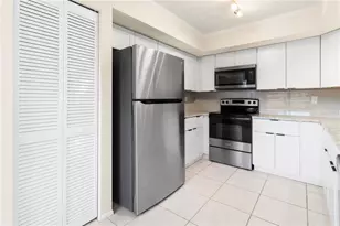 8232 Country Oaks Ct, Sarasota, FL 34243 - Photo 30