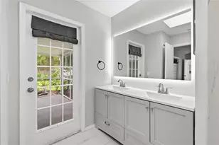 8232 Country Oaks Ct, Sarasota, FL 34243 - Photo 32