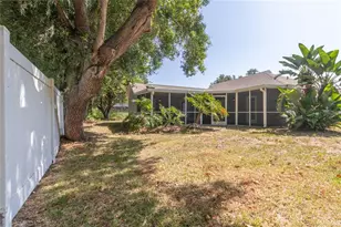 8232 Country Oaks Ct, Sarasota, FL 34243 - Photo 12