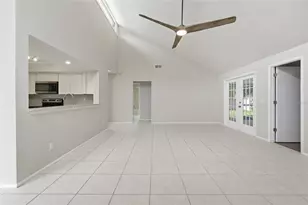 8232 Country Oaks Ct, Sarasota, FL 34243 - Photo 10