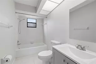 8232 Country Oaks Ct, Sarasota, FL 34243 - Photo 42