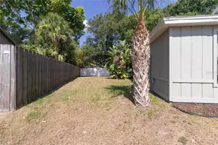 8232 Country Oaks Ct, Sarasota, FL 34243 - Photo 8