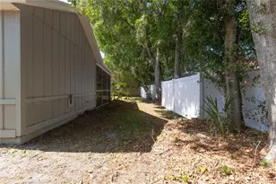 8232 Country Oaks Ct, Sarasota, FL 34243 - Photo 14