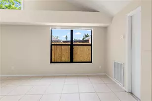 8232 Country Oaks Ct, Sarasota, FL 34243 - Photo 24