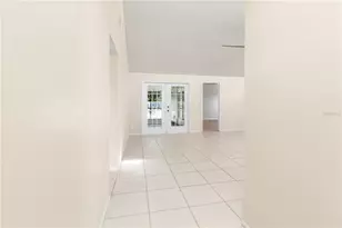 8232 Country Oaks Ct, Sarasota, FL 34243 - Photo 18