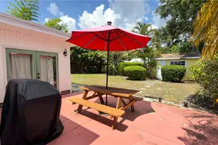 2475 W Paulstan Ct, Sarasota, FL 34237 - Photo 2