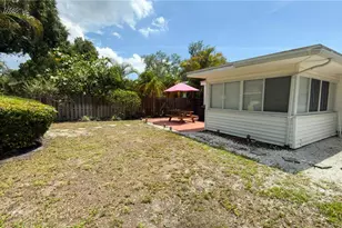 2475 W Paulstan Ct, Sarasota, FL 34237 - Photo 16