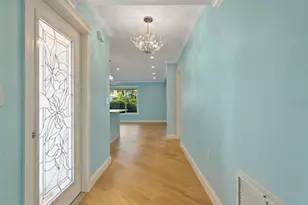 2305 Riverbluff Pkwy, Sarasota, FL 34231 - Photo 4