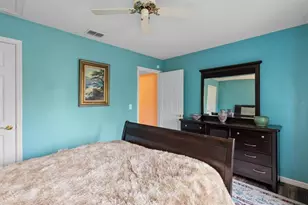 3910 77th Pl E, Sarasota, FL 34243 - Photo 28
