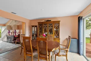 3910 77th Pl E, Sarasota, FL 34243 - Photo 12