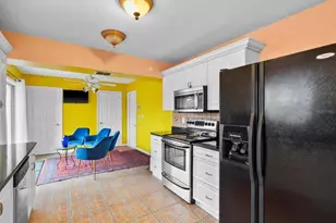 3910 77th Pl E, Sarasota, FL 34243 - Photo 14
