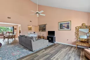 3910 77th Pl E, Sarasota, FL 34243 - Photo 4