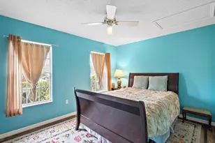 3910 77th Pl E, Sarasota, FL 34243 - Photo 26