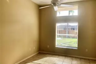 4011 72nd Ave E, Sarasota, FL 34243 - Photo 10