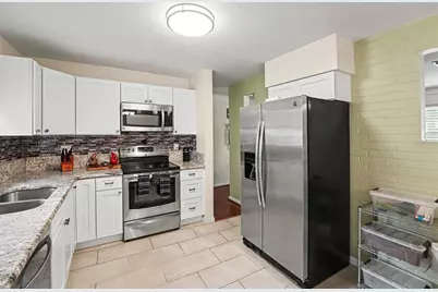 3625 61st Street N, Saint Petersburg, FL 33710 - Photo 2