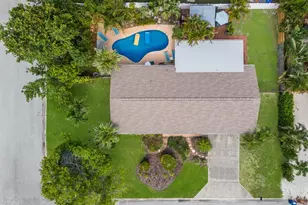 1004 68th St NW, Bradenton, FL 34209 - Photo 2